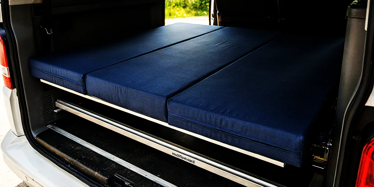 3-teilige Klappmatratze auf VW Bus Multiflexboard